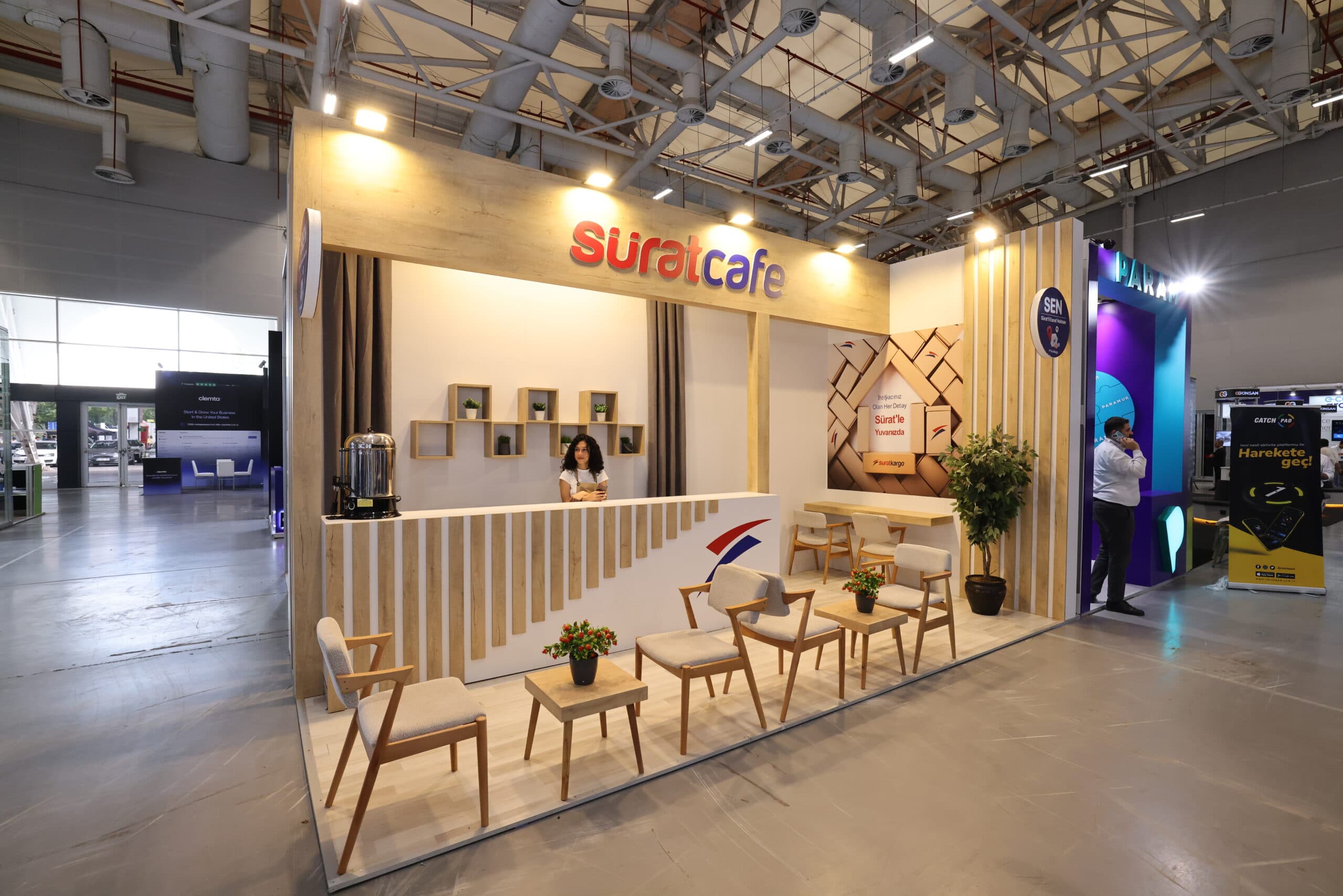 LC Waikiki — flagship stand